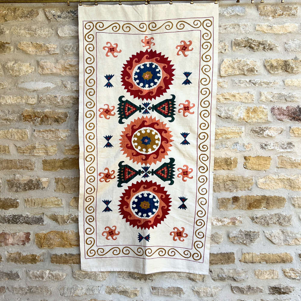 
                      
                        Medium Suzani 059
                      
                    