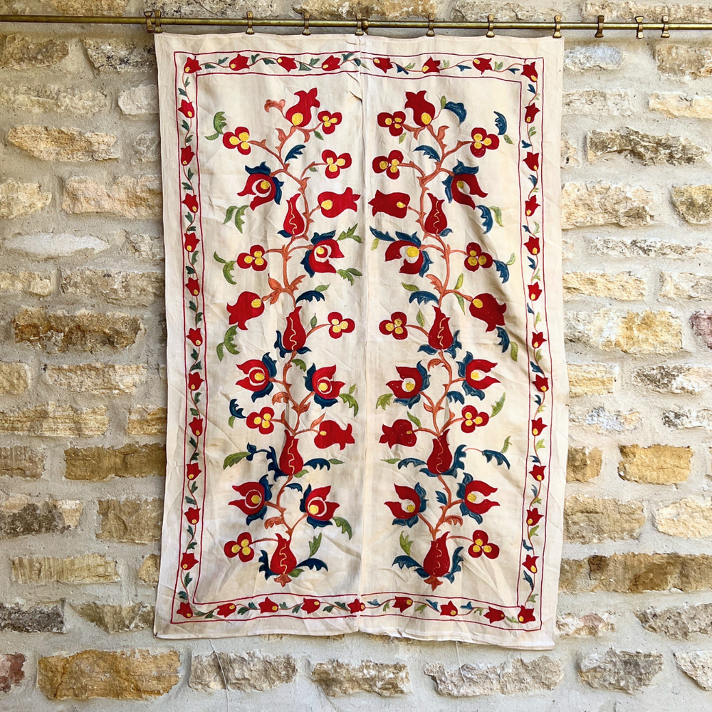 
                      
                        Medium Suzani 058
                      
                    