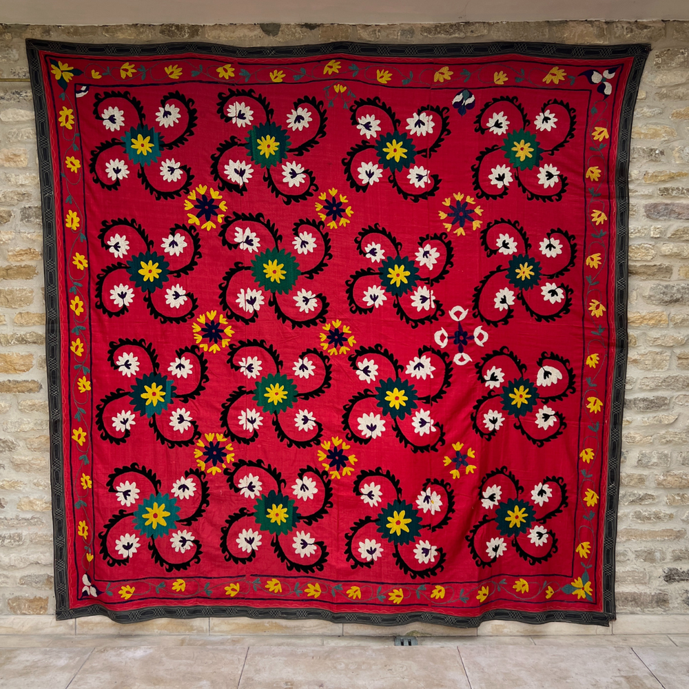 
                      
                        Extra Large Suzani 025
                      
                    