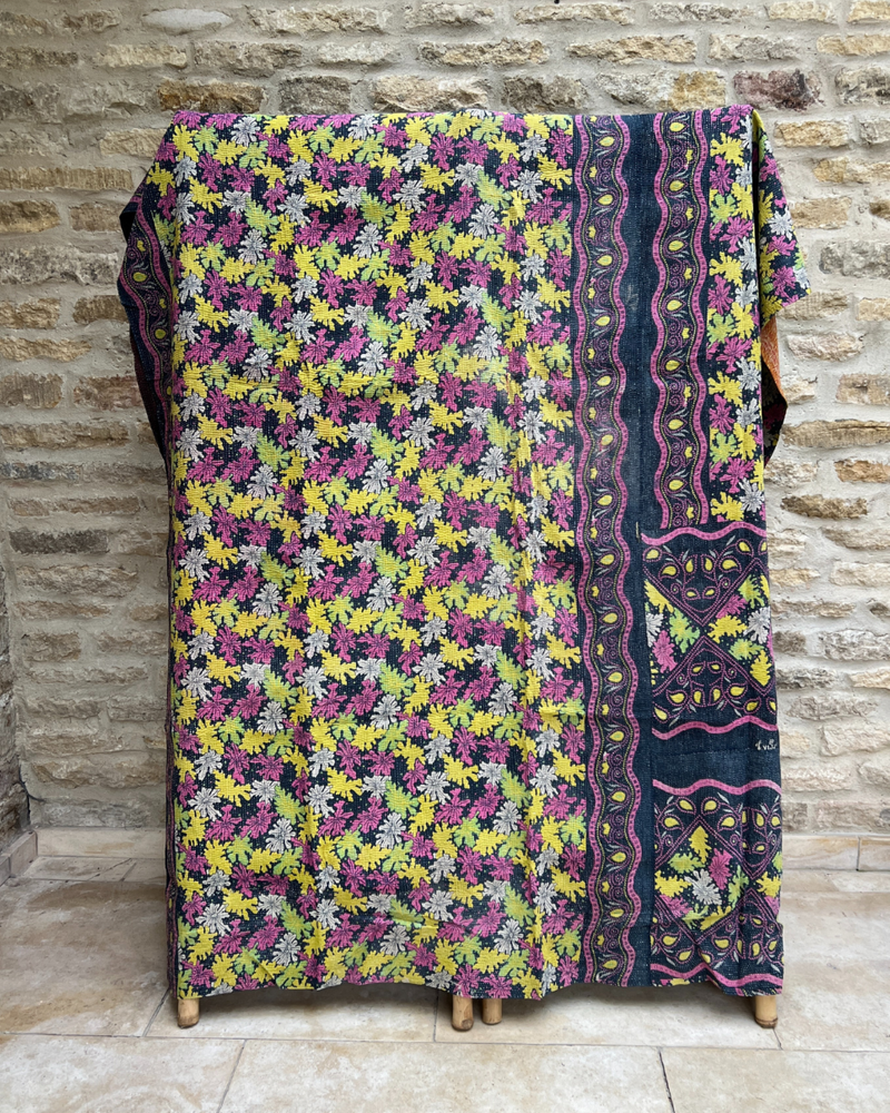 
                      
                        Lightweight Kantha Quilt No. 677
                      
                    