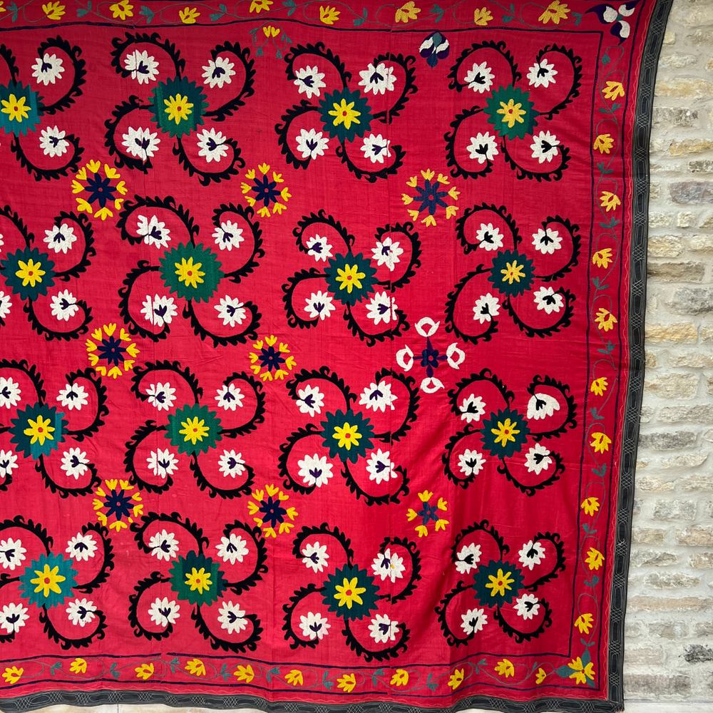 
                      
                        Extra Large Suzani 025
                      
                    