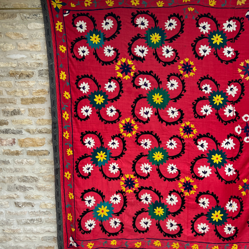 
                      
                        Extra Large Suzani 025
                      
                    