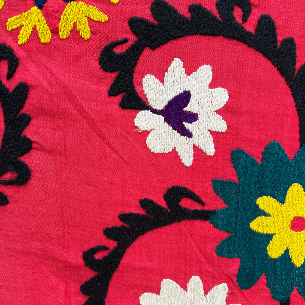 
                      
                        Extra Large Suzani 025
                      
                    