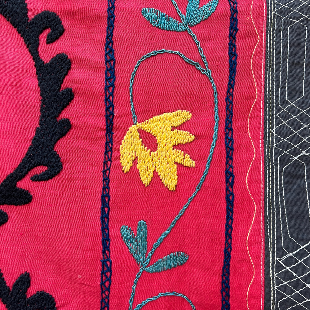 
                      
                        Extra Large Suzani 025
                      
                    