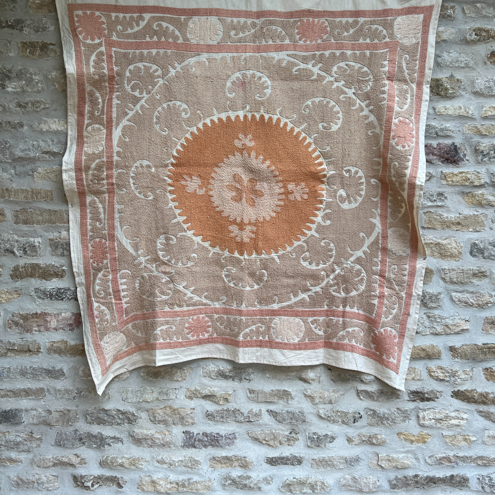 
                      
                        Medium Suzani 030
                      
                    